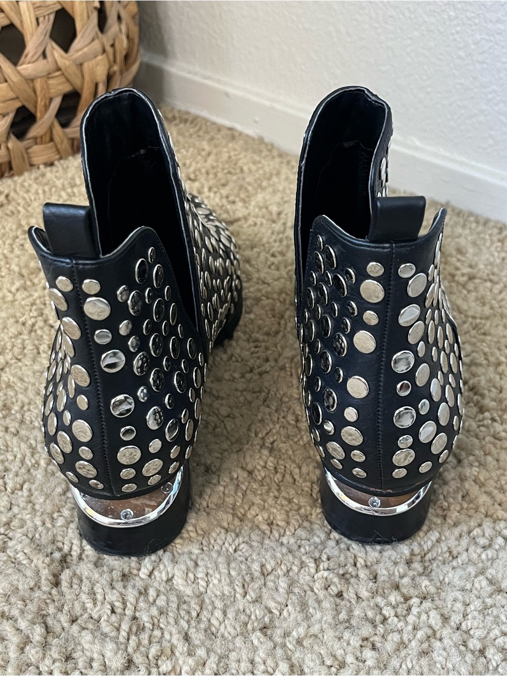 🖤 Studded Black Western Ankle Boots Pointed Toe Statement Booties Size 8.5 - Picture 4 of 7